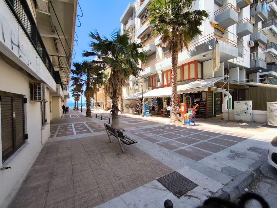 Apartment 50 Meters From The Beach Loutraki  Bagian luar foto